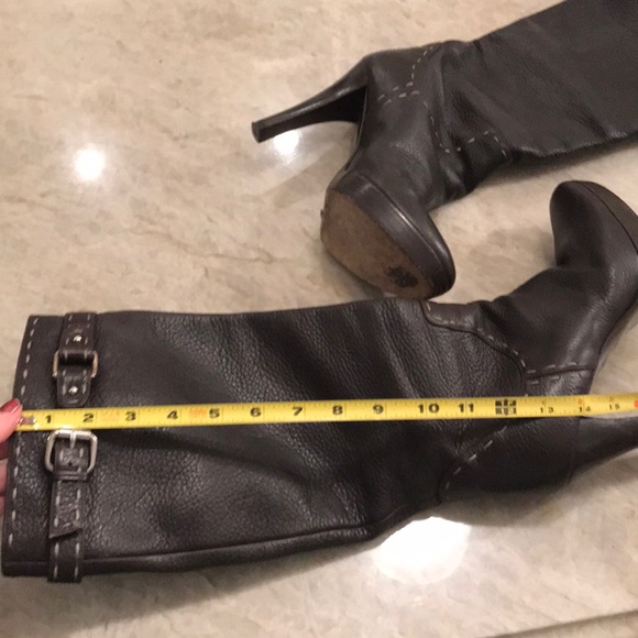 Host Pick! 🥳🤩🥳 💯 authentic Fendi heeled boots buckles pullon 39 - Picture 11 of 11
